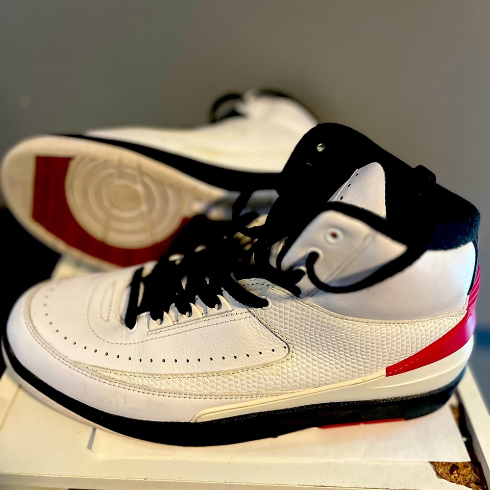 Jordan Mens Air 2 Retro Chicago 2022 - Size 8.5 White/Varsity Red/Black